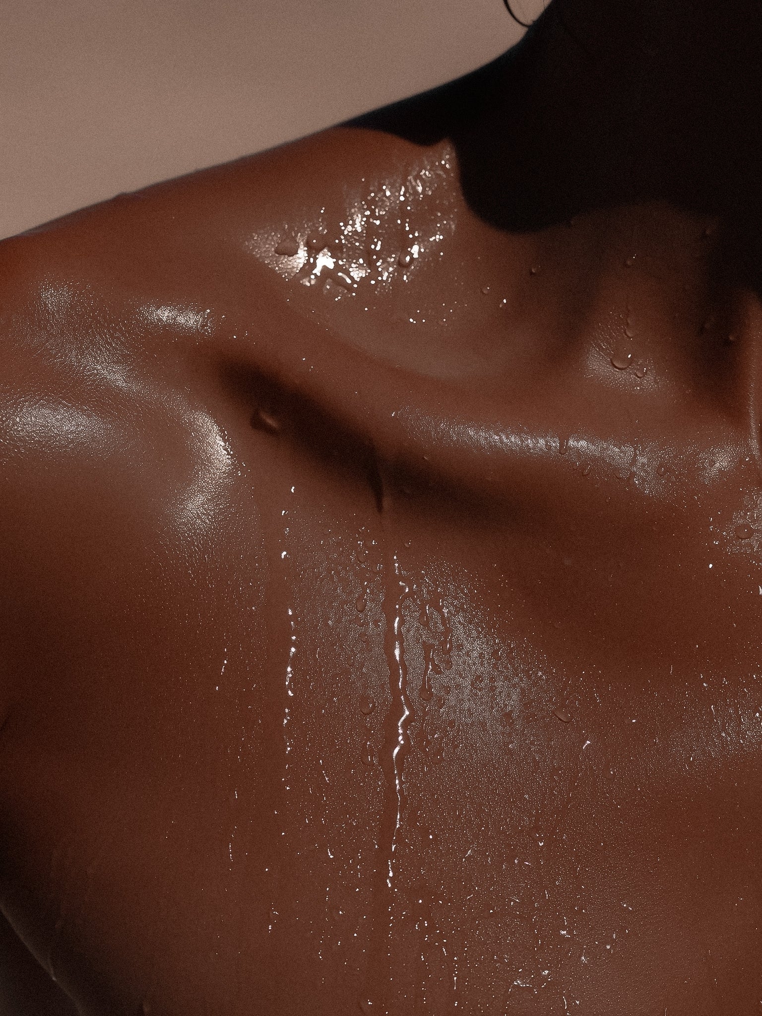 Summer Skin & Hard Water: What Happens in Hot Weather